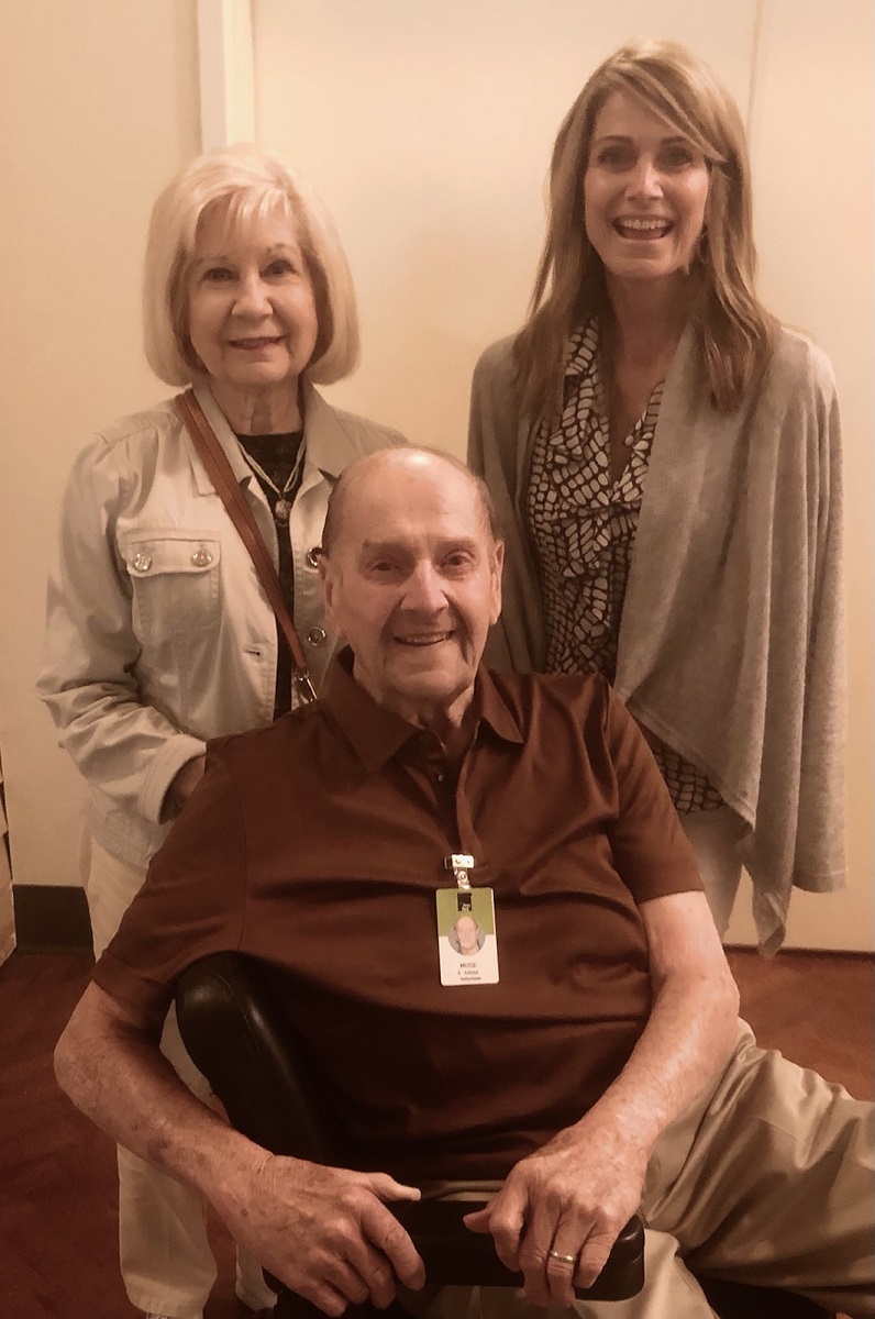 Mose Nowland, with wife Marcia and daughter Suzanne Seated man with two women standing behind him