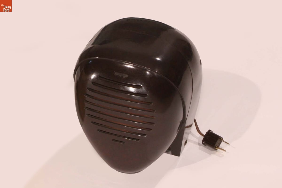 Zenith Radio Nurse, 1938 / receiver Brown teardrop shaped device with plug and grille on front