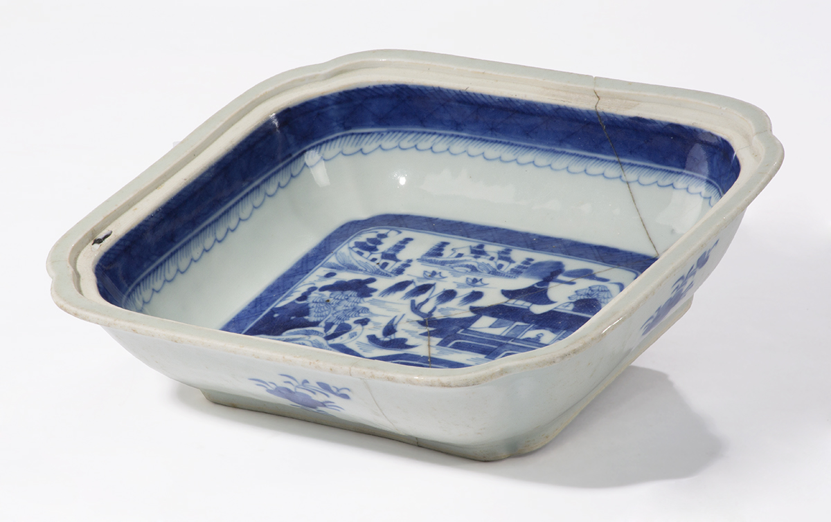 Serving Bowl, 1800-1850 Side view of shallow, rectangular bowl with blue stripe around rim and image in blue of landscape with building