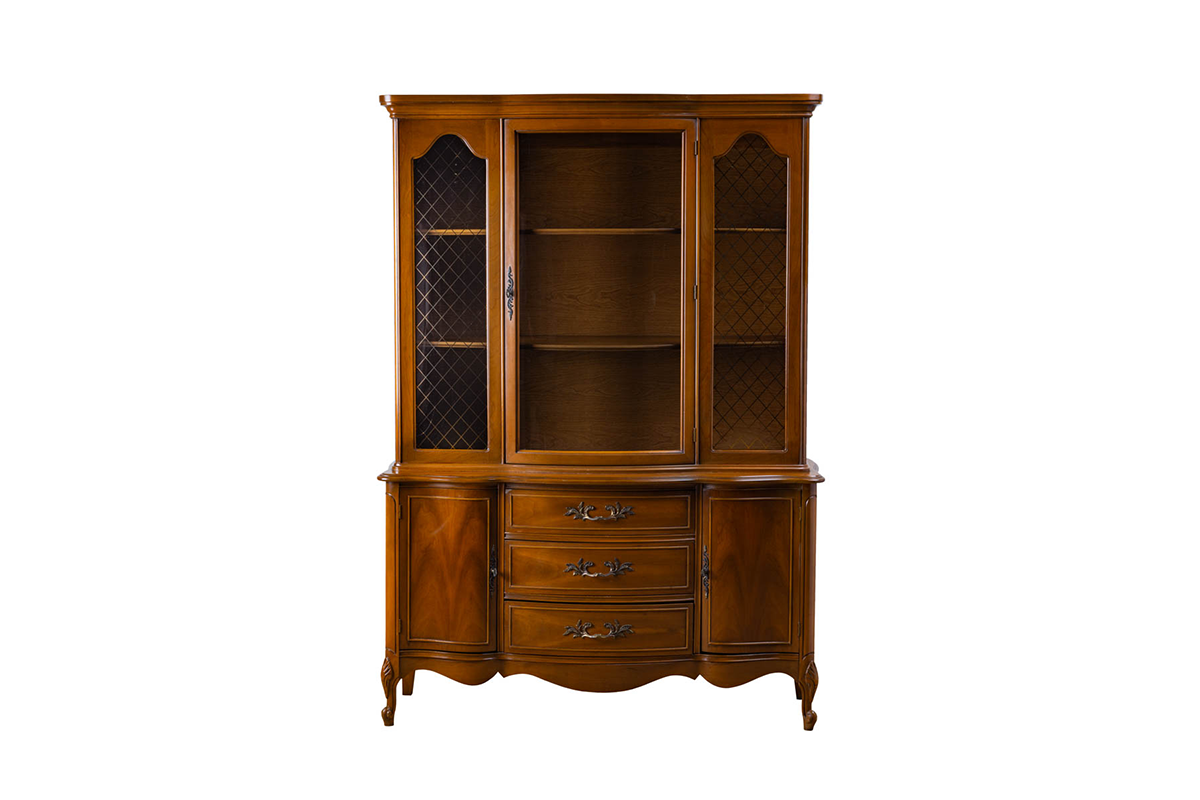 Breakfront China Cabinet. / THF803854 
