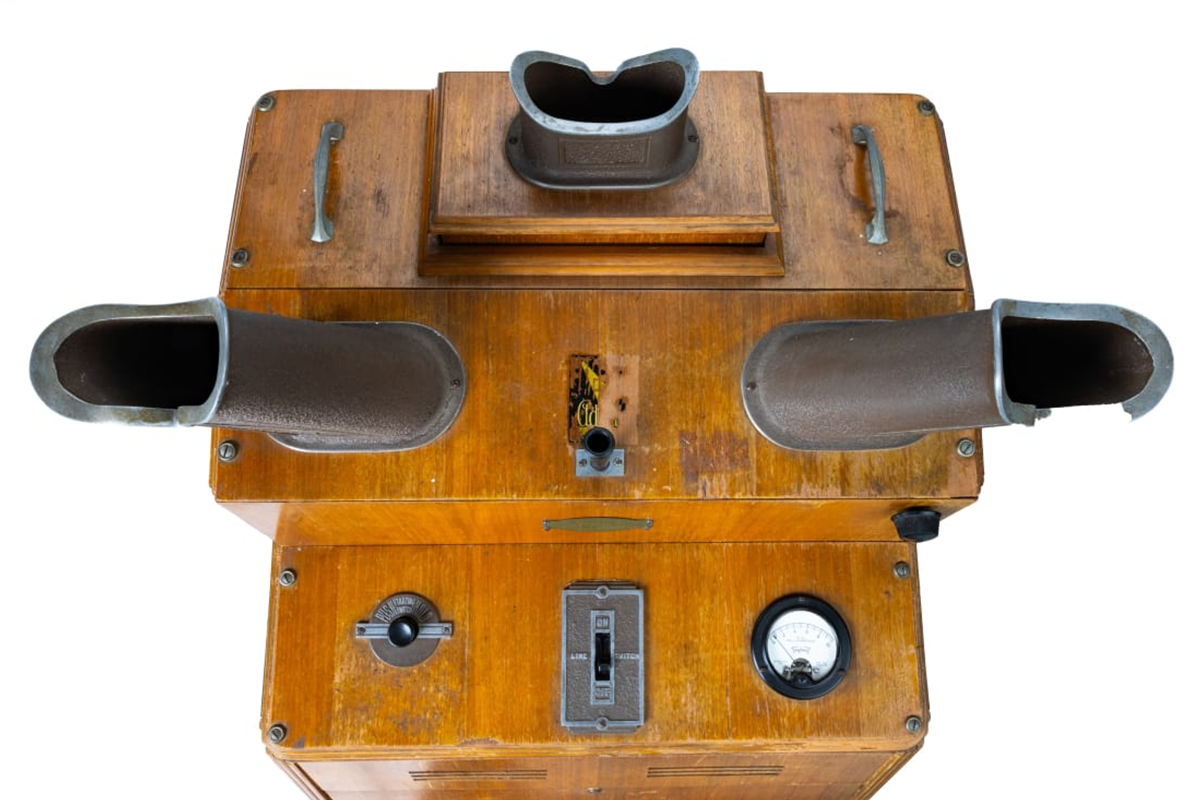 Shoe-fitting Fluoroscope, circa 1936. A customer could see a fluoroscope of their feet from the viewing chamber above